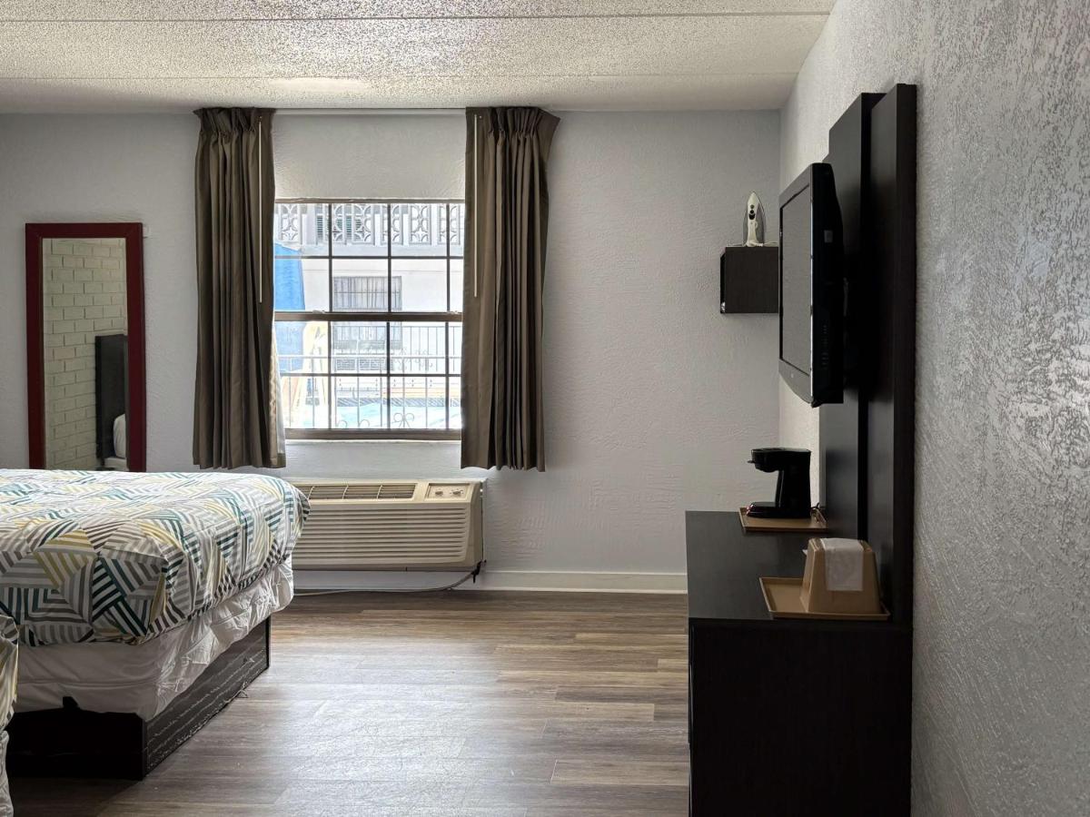  | La Casa Inn and Suites