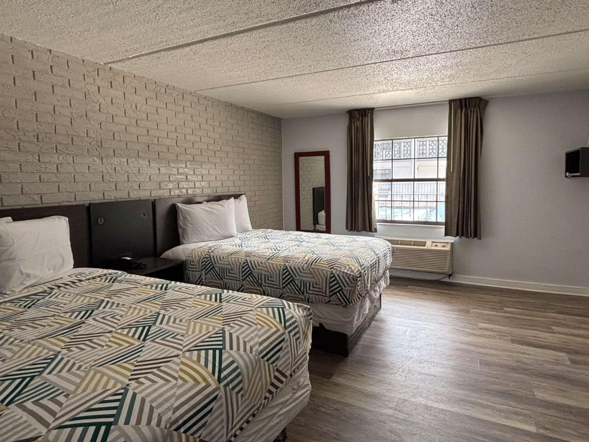  | La Casa Inn and Suites