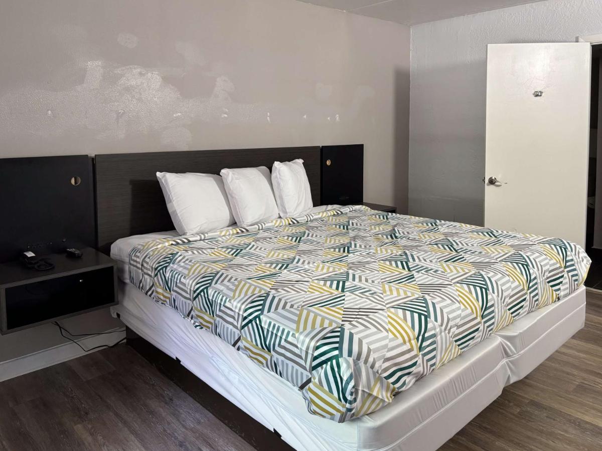 | La Casa Inn and Suites