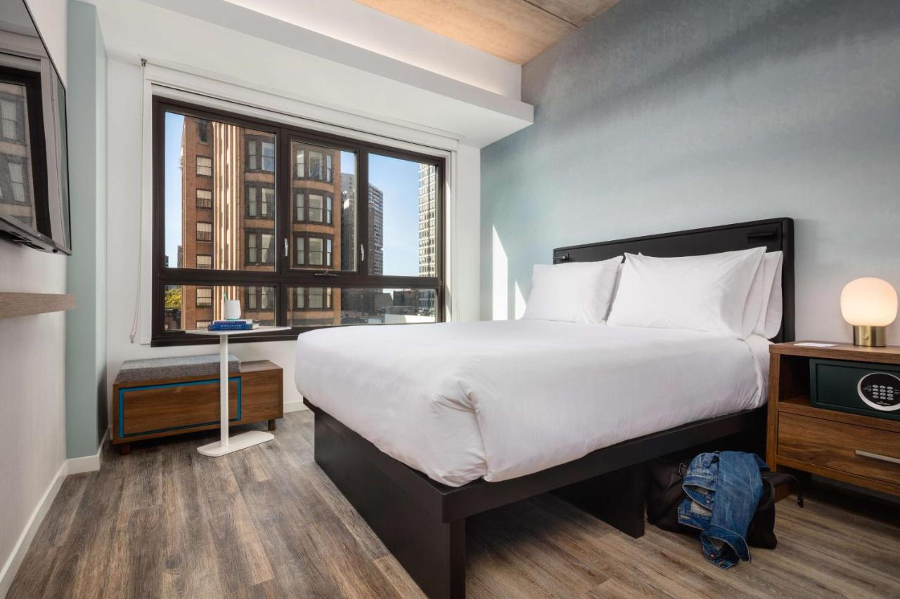 Queen Room at Motto by Hilton Philadelphia Rittenhouse Square
