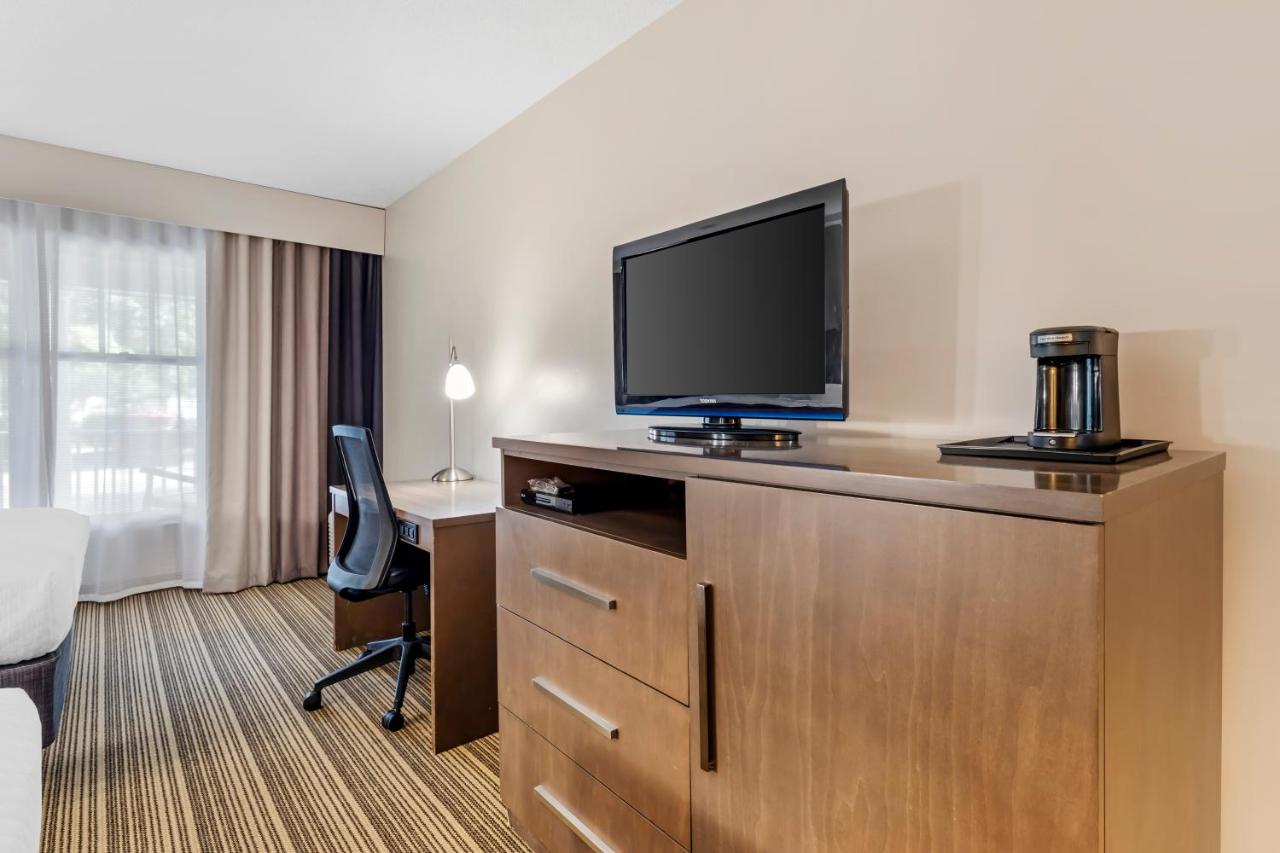 Queen Room with Two Queen Beds at Country Inn & Suites by Radisson, Annapolis, MD
