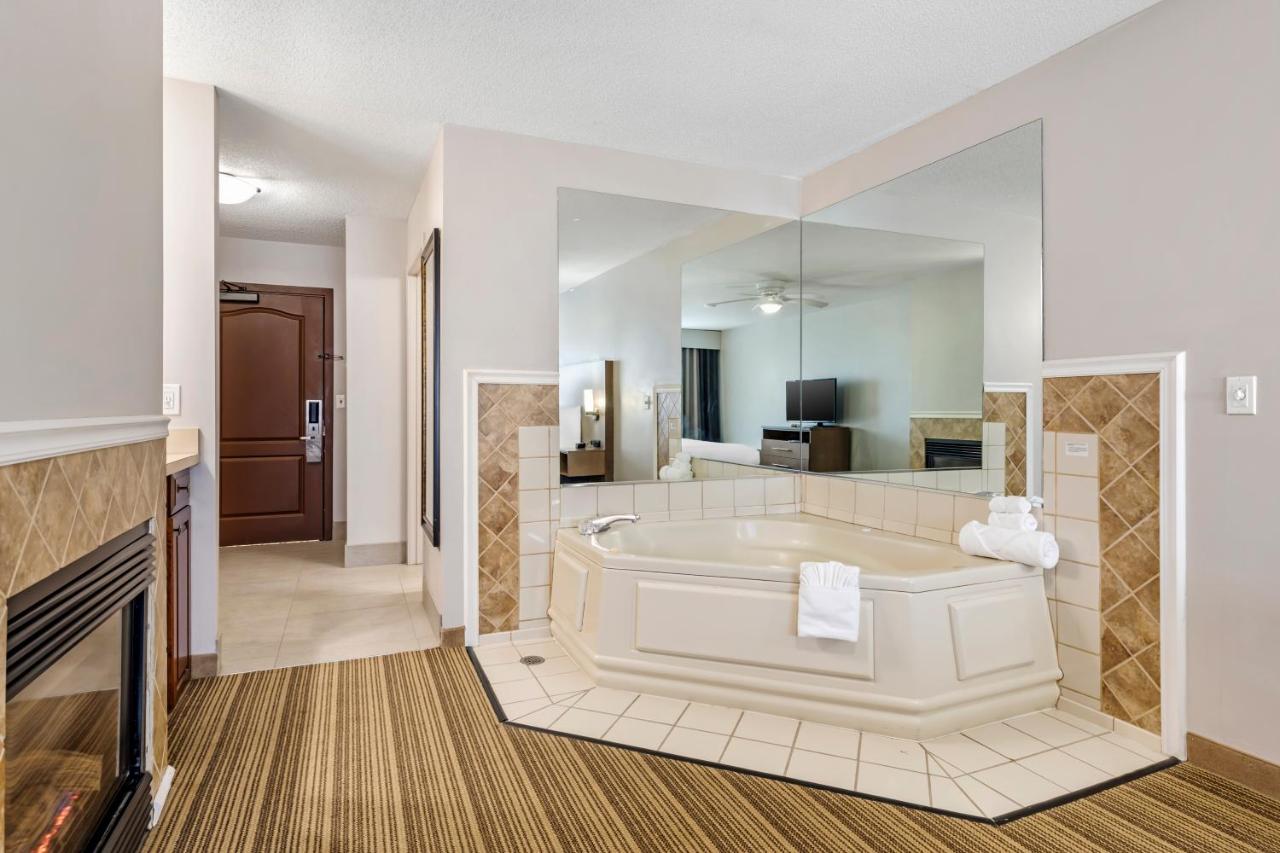 Whirlpool King Suite - Non-Smoking at Country Inn & Suites by Radisson, Annapolis, MD