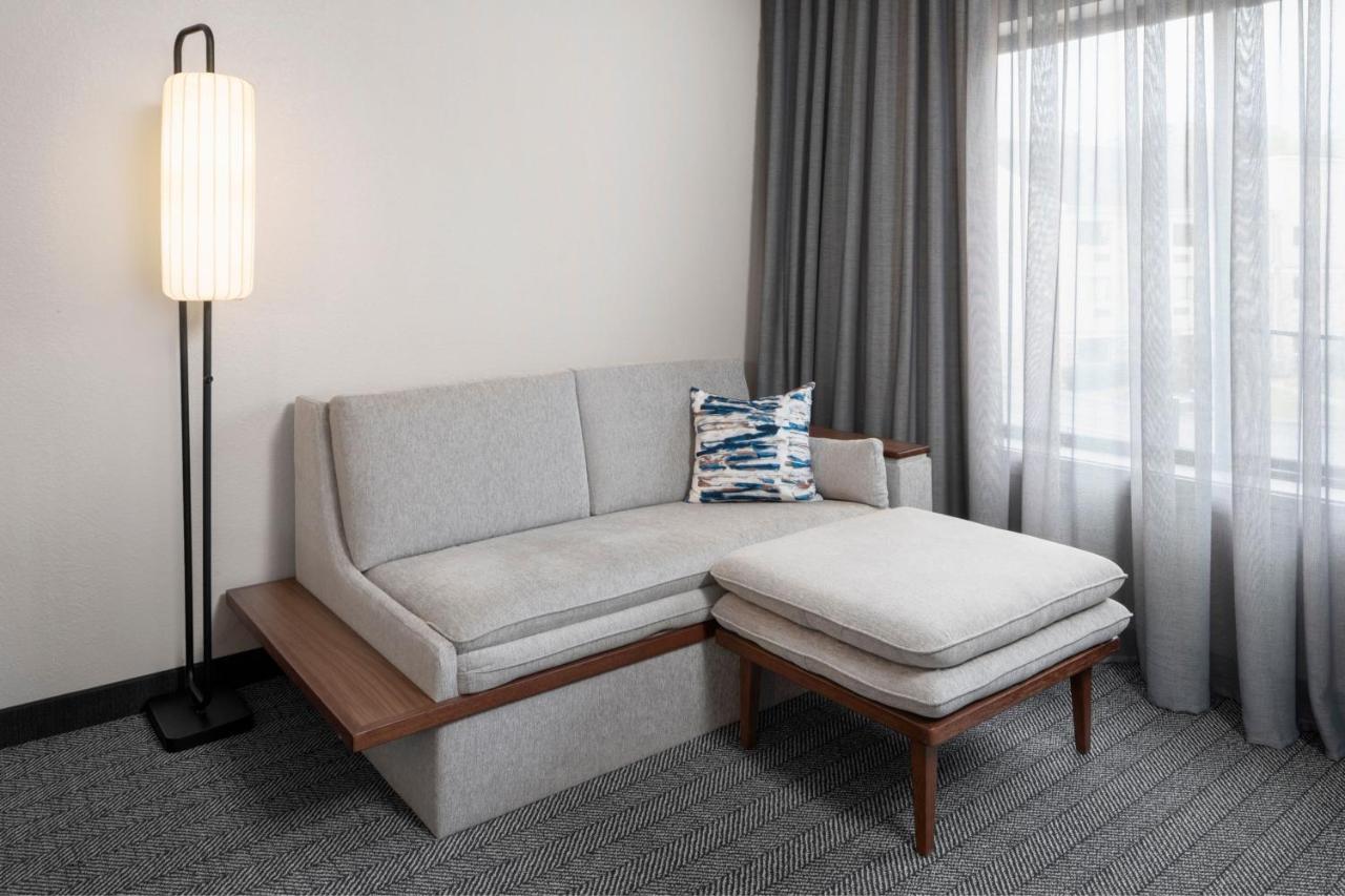 King Room with Sofa Bed - Non-Smoking at Courtyard by Marriott Little Rock West