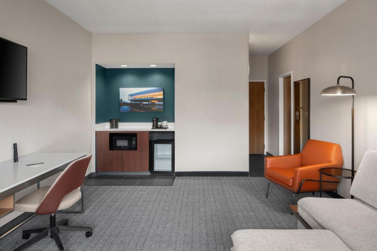 | Courtyard by Marriott Little Rock West