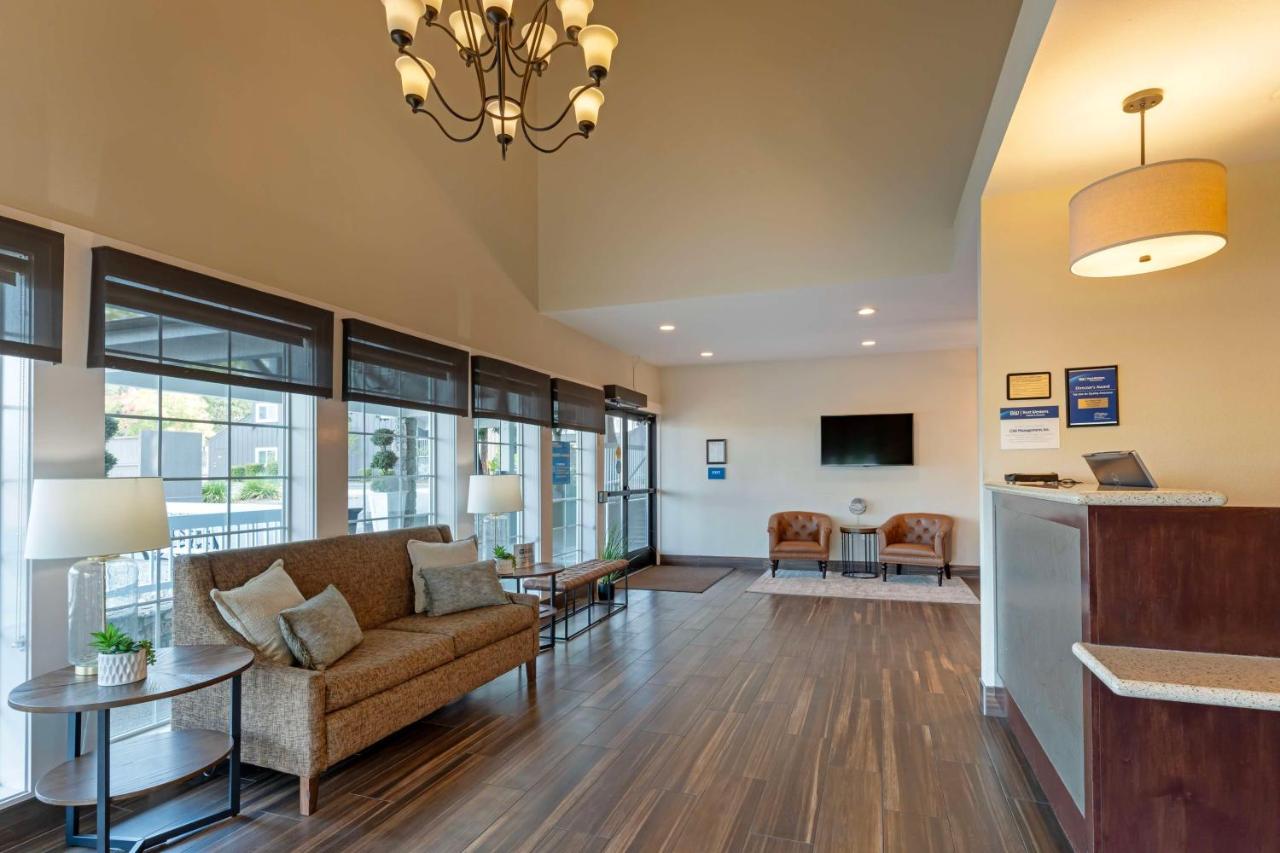 | Best Western Plus Inn At The Vines