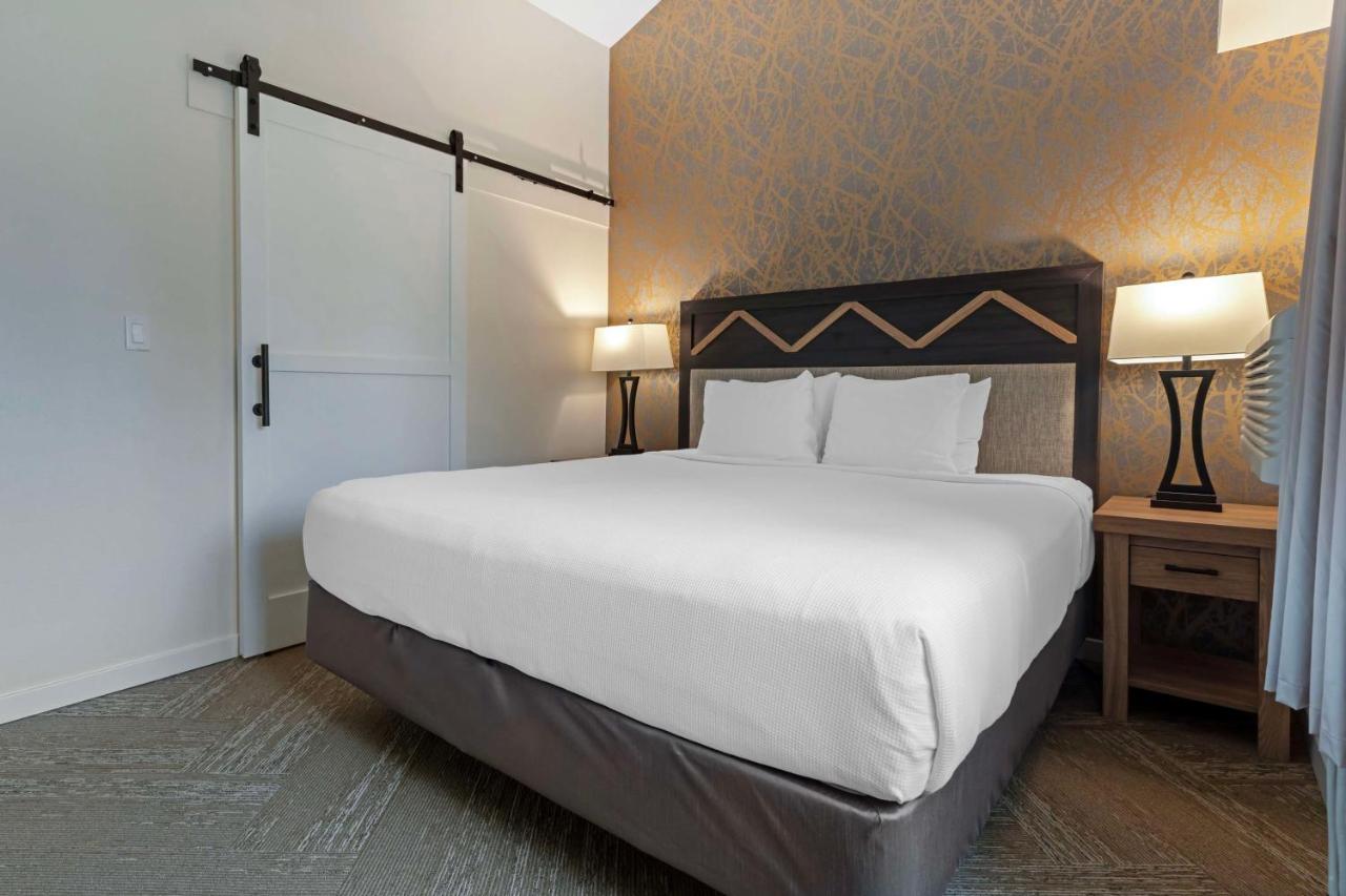 | Best Western Plus Inn At The Vines