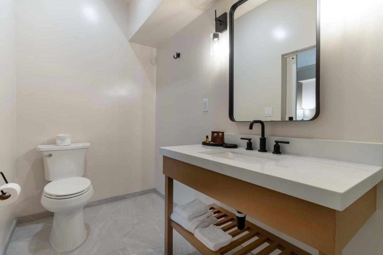 | Best Western Plus Inn At The Vines