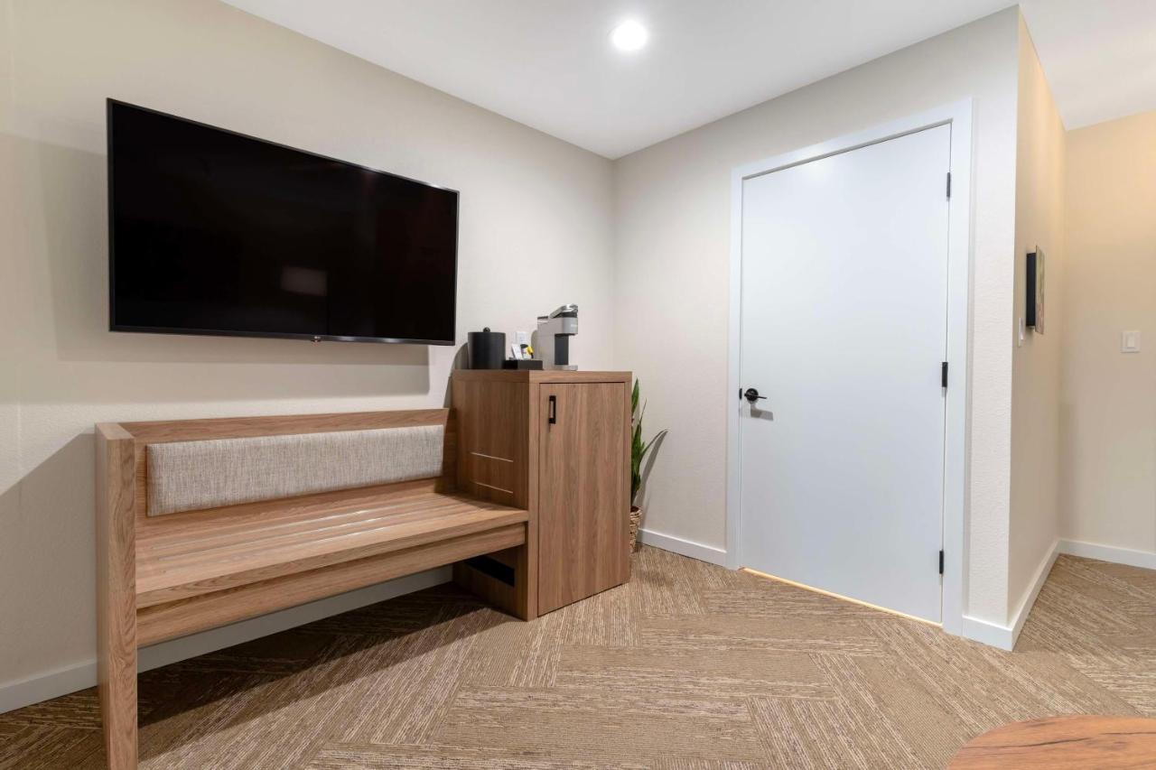 | Best Western Plus Inn At The Vines