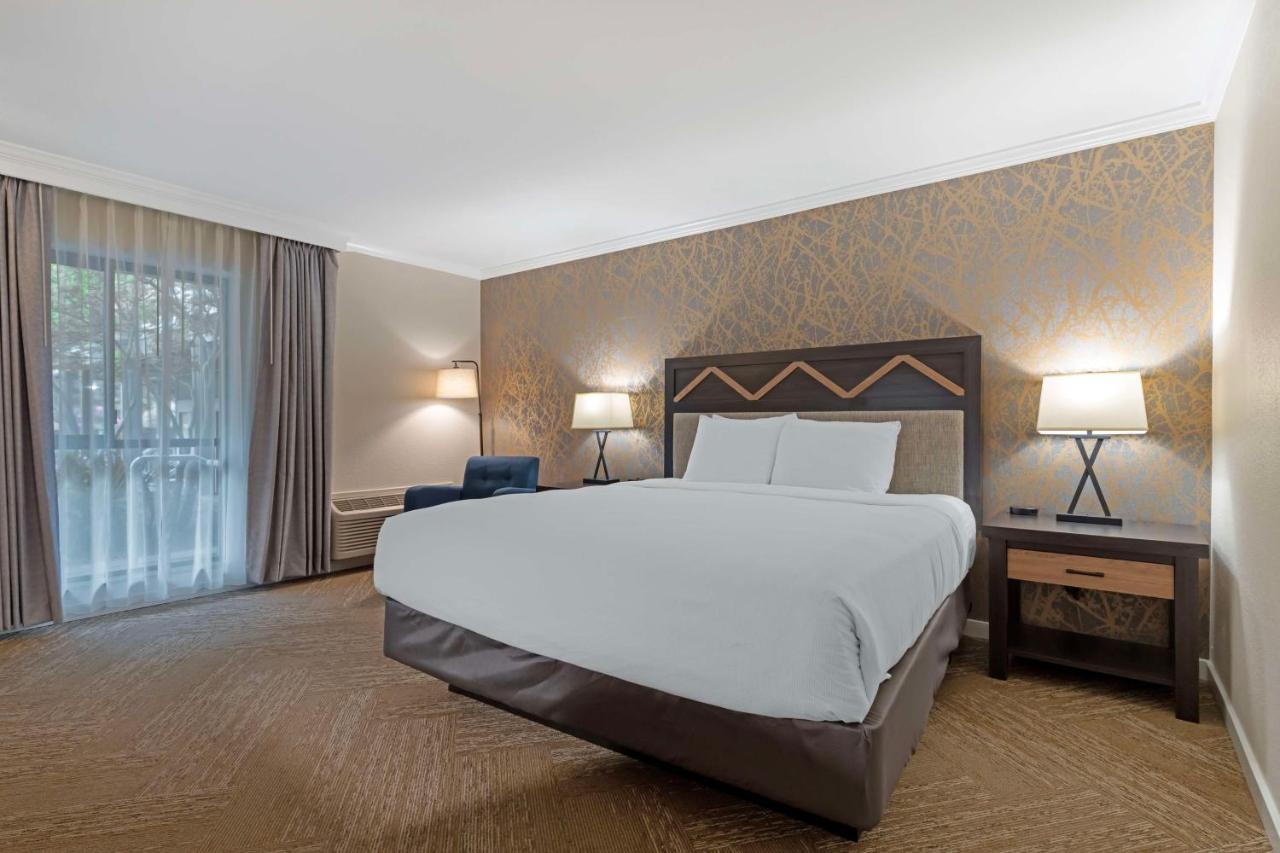 | Best Western Plus Inn At The Vines