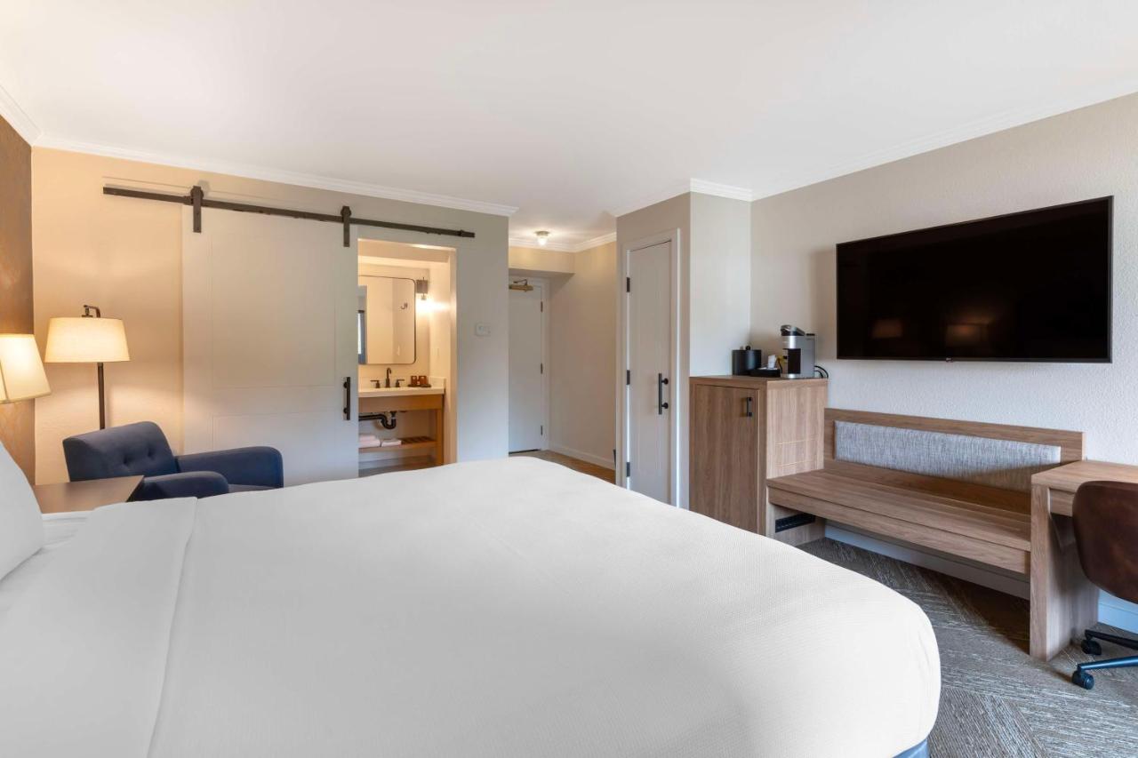 | Best Western Plus Inn At The Vines