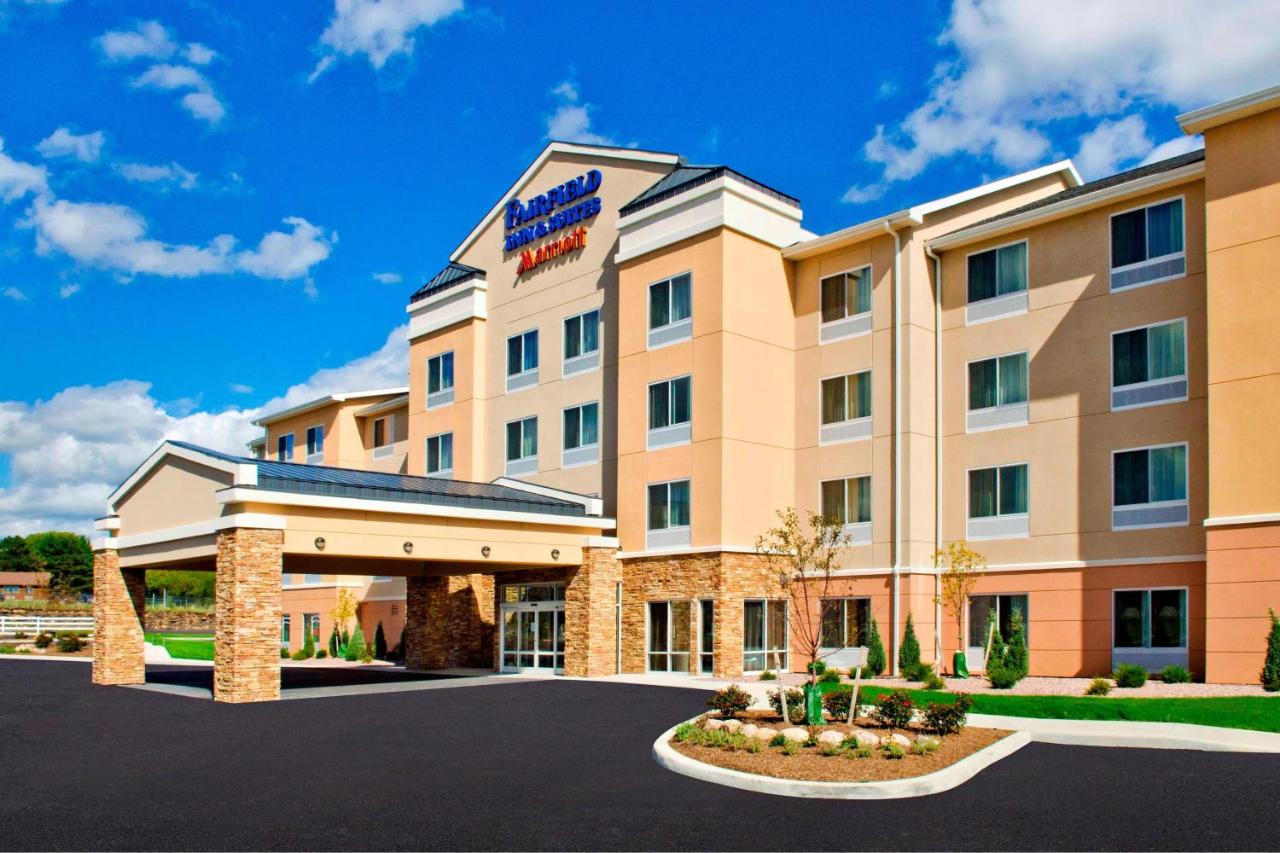| Fairfield Inn & Suites Watertown Thousand Islands
