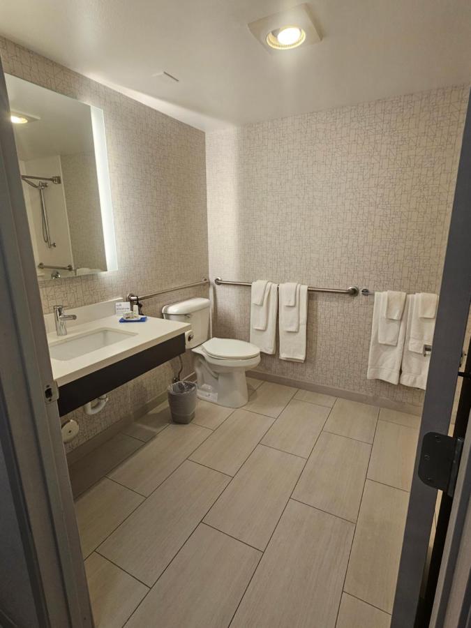 Double Suite - Mobility Access Tub/Non-Smoking at Holiday Inn Express & Suites Burlington by IHG