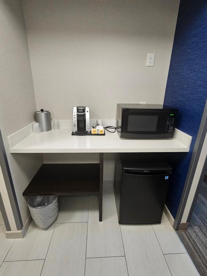 Double Suite - Mobility Access Tub/Non-Smoking at Holiday Inn Express & Suites Burlington by IHG
