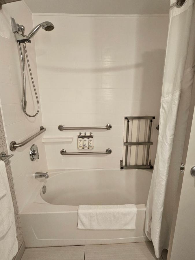 Queen Room with Mobility Accessible Tub - Non-Smoking at Holiday Inn Express & Suites Burlington by IHG