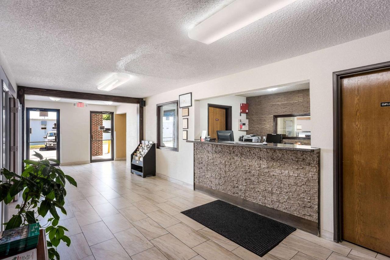 | Rodeway Inn Cedar Rapids