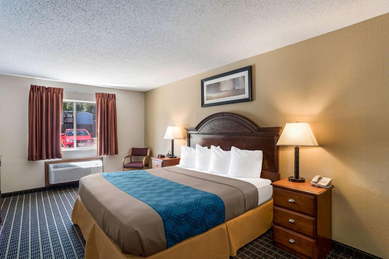 | Rodeway Inn Cedar Rapids