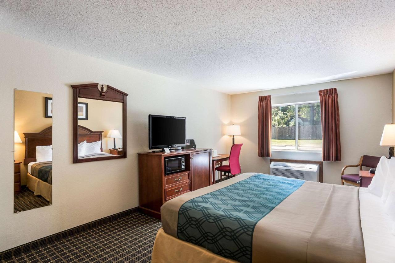 | Rodeway Inn Cedar Rapids