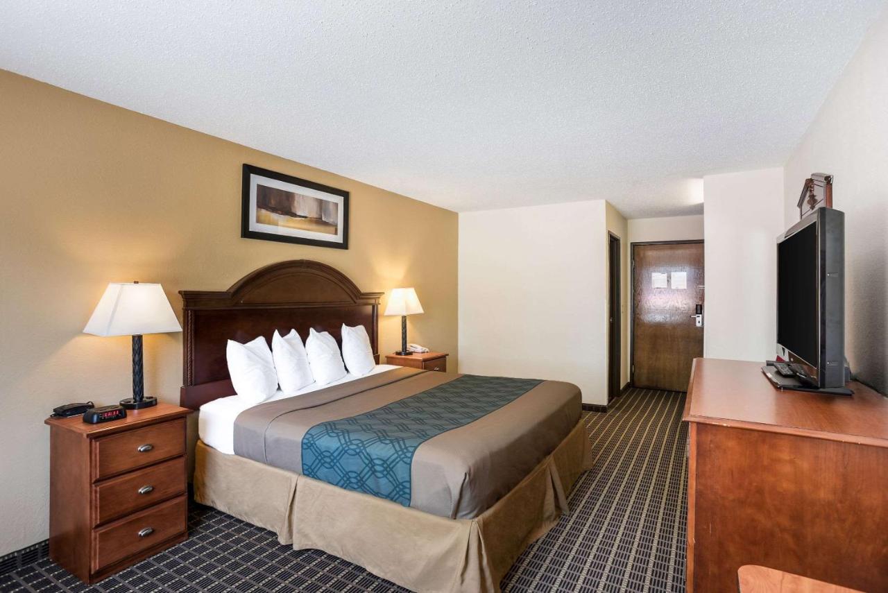 | Rodeway Inn Cedar Rapids