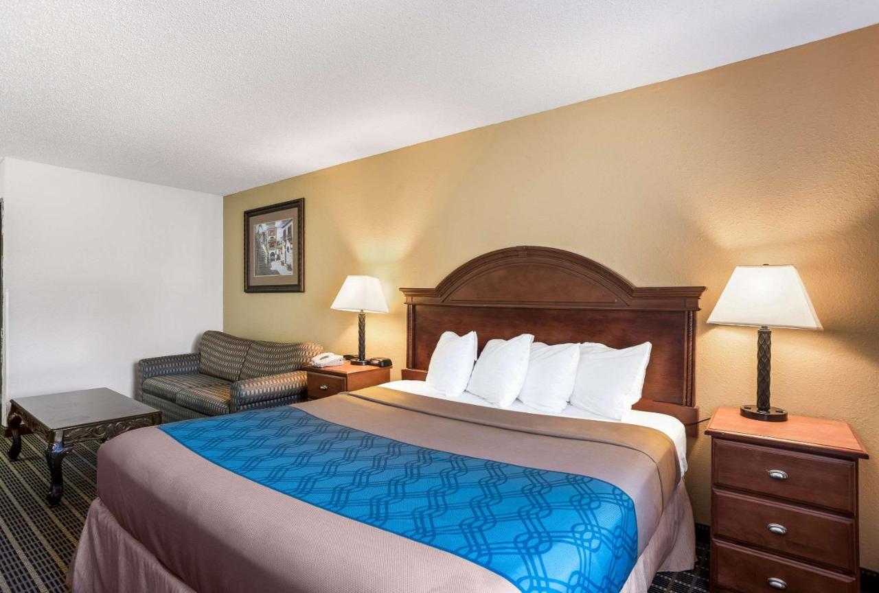 | Rodeway Inn Cedar Rapids