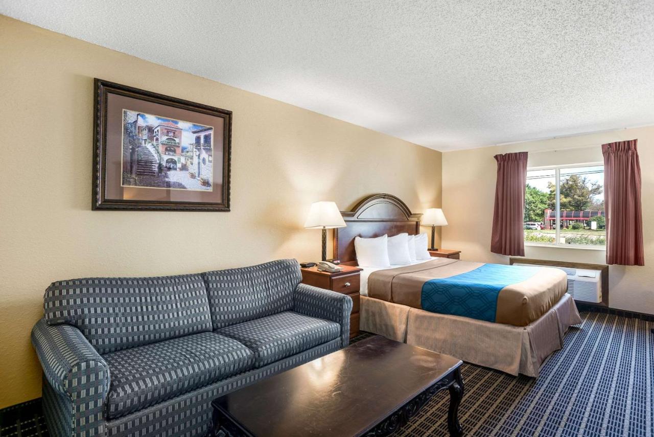 | Rodeway Inn Cedar Rapids