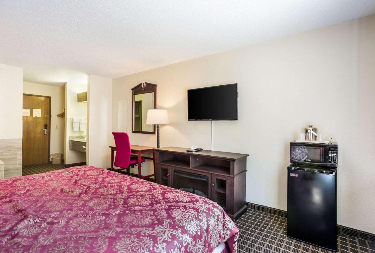 | Rodeway Inn Cedar Rapids