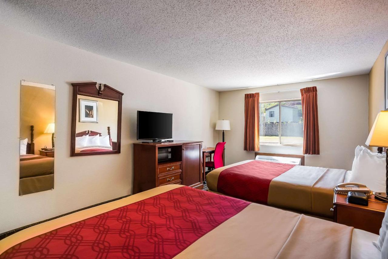 | Rodeway Inn Cedar Rapids
