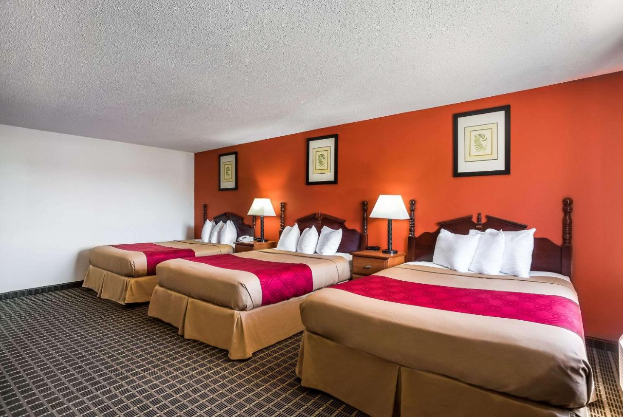 | Rodeway Inn Cedar Rapids