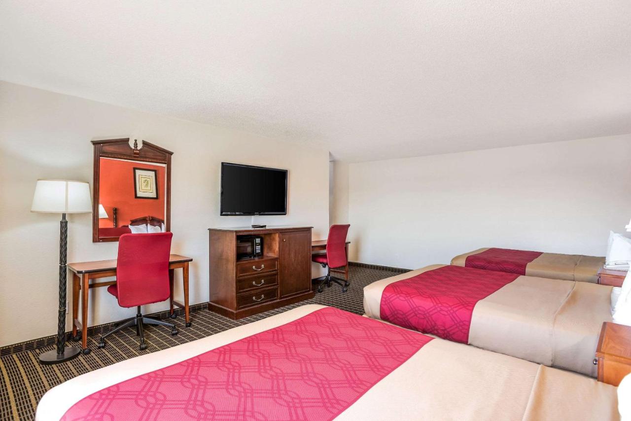 | Rodeway Inn Cedar Rapids