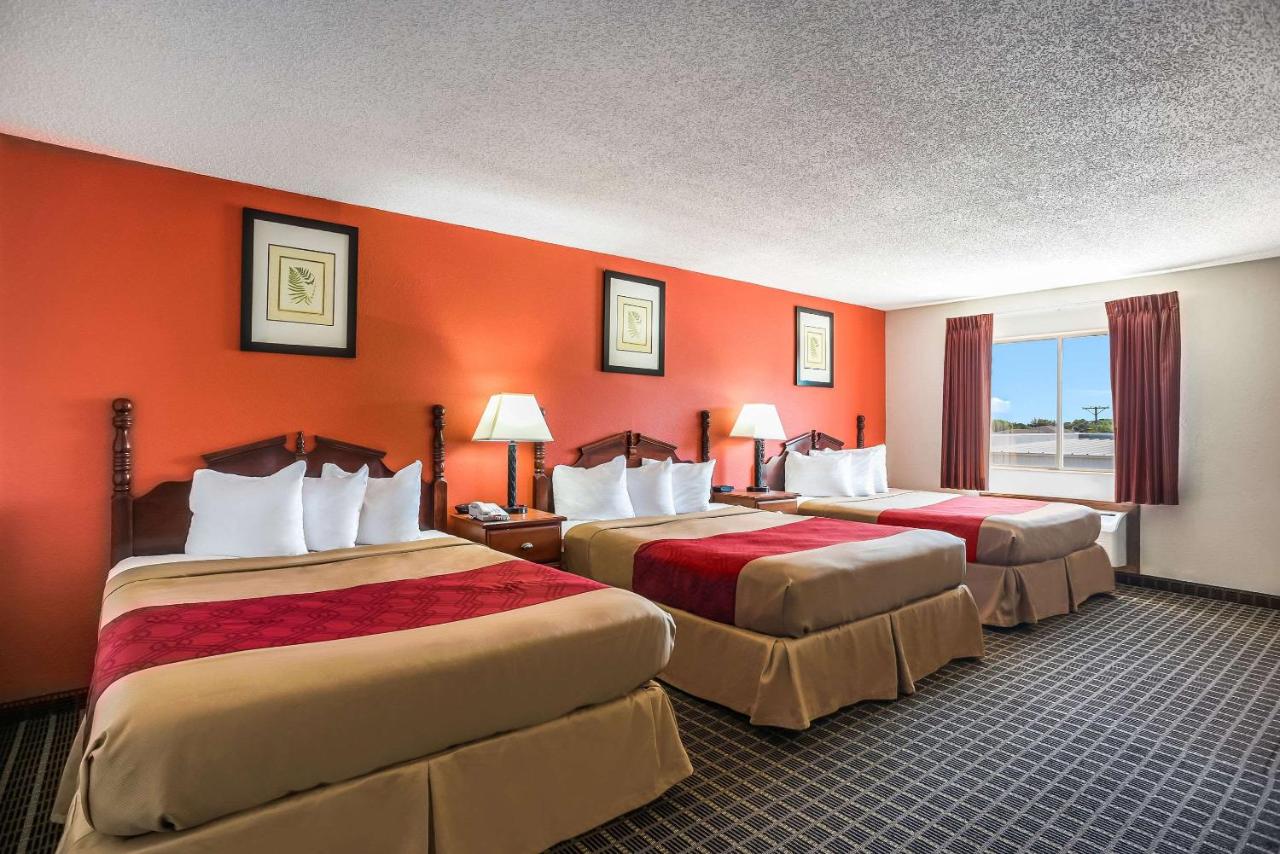| Rodeway Inn Cedar Rapids