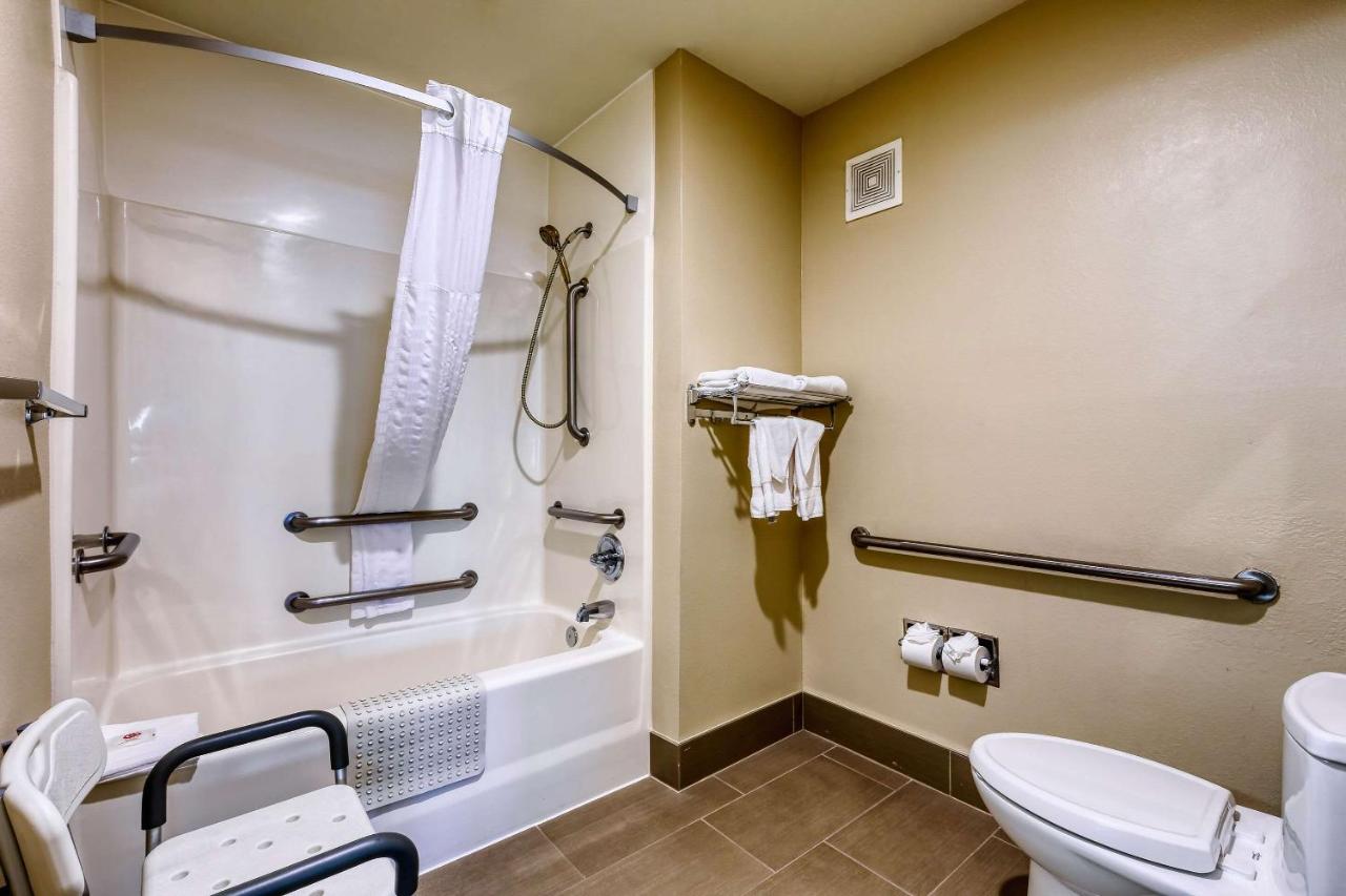 King Room - Accessible/Non-Smoking at Comfort Inn Shepherdsville - Louisville South