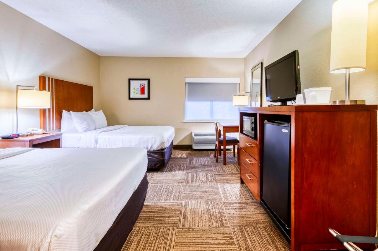 Queen Room with Two Queen Beds at Comfort Inn Shepherdsville - Louisville South