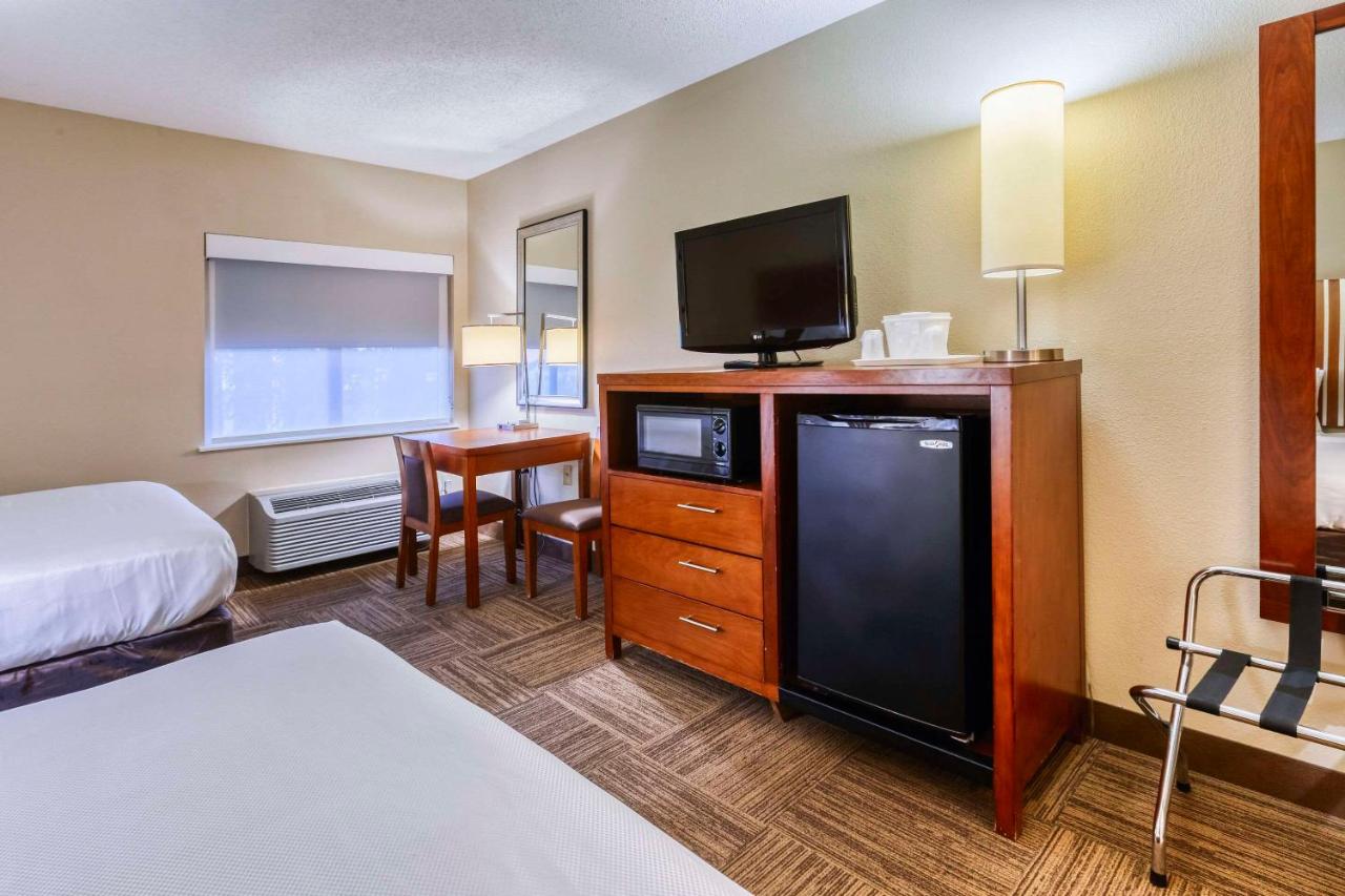 Queen Room with Two Queen Beds at Comfort Inn Shepherdsville - Louisville South