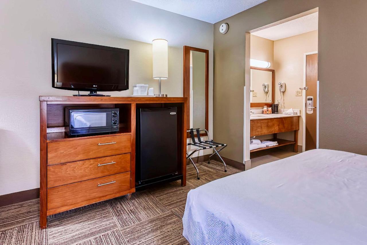 Queen Room with Two Queen Beds at Comfort Inn Shepherdsville - Louisville South