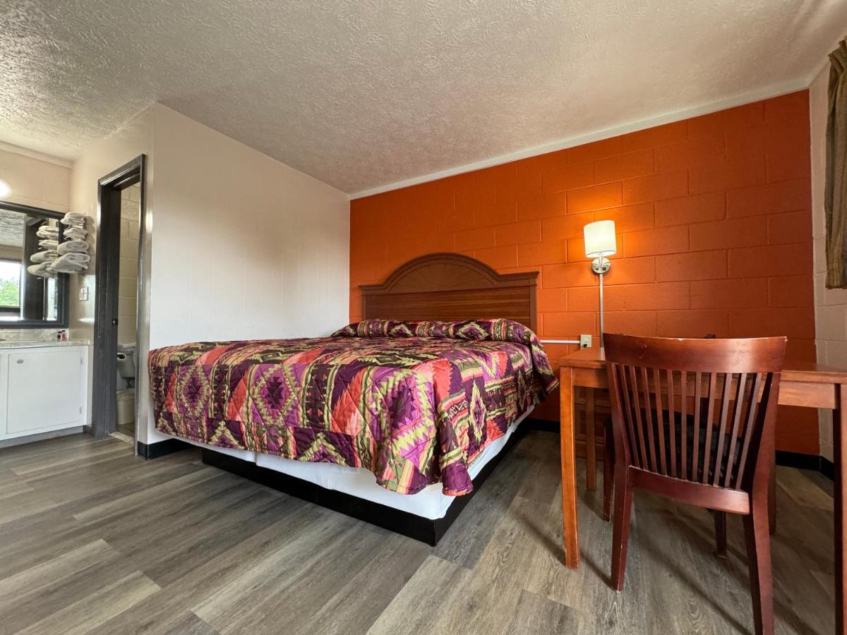 | Economy Inn