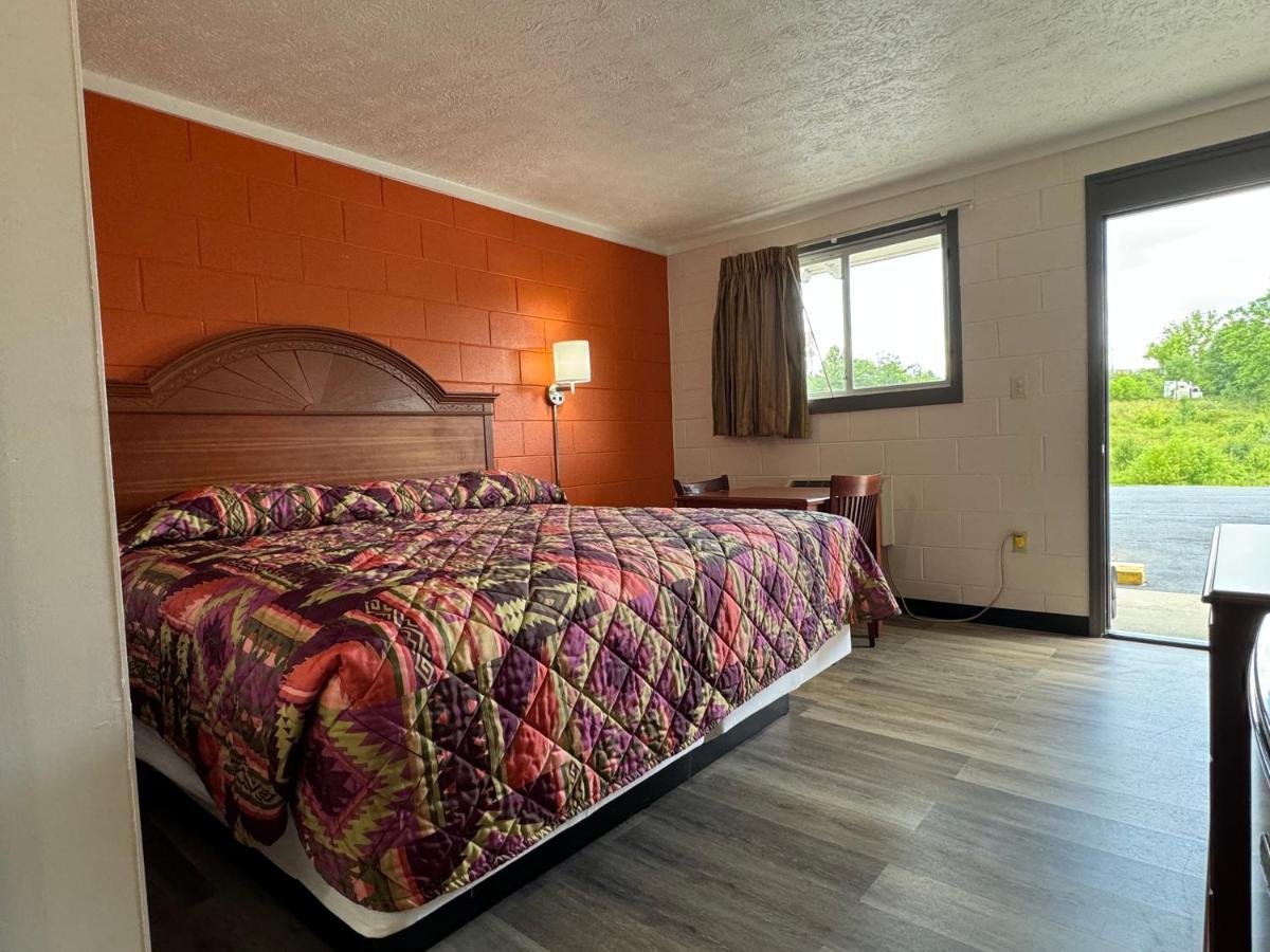 | Economy Inn