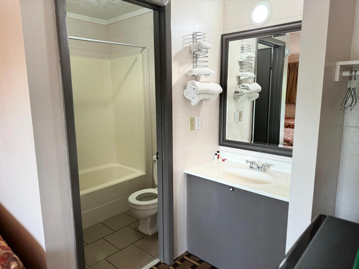 | Economy Inn