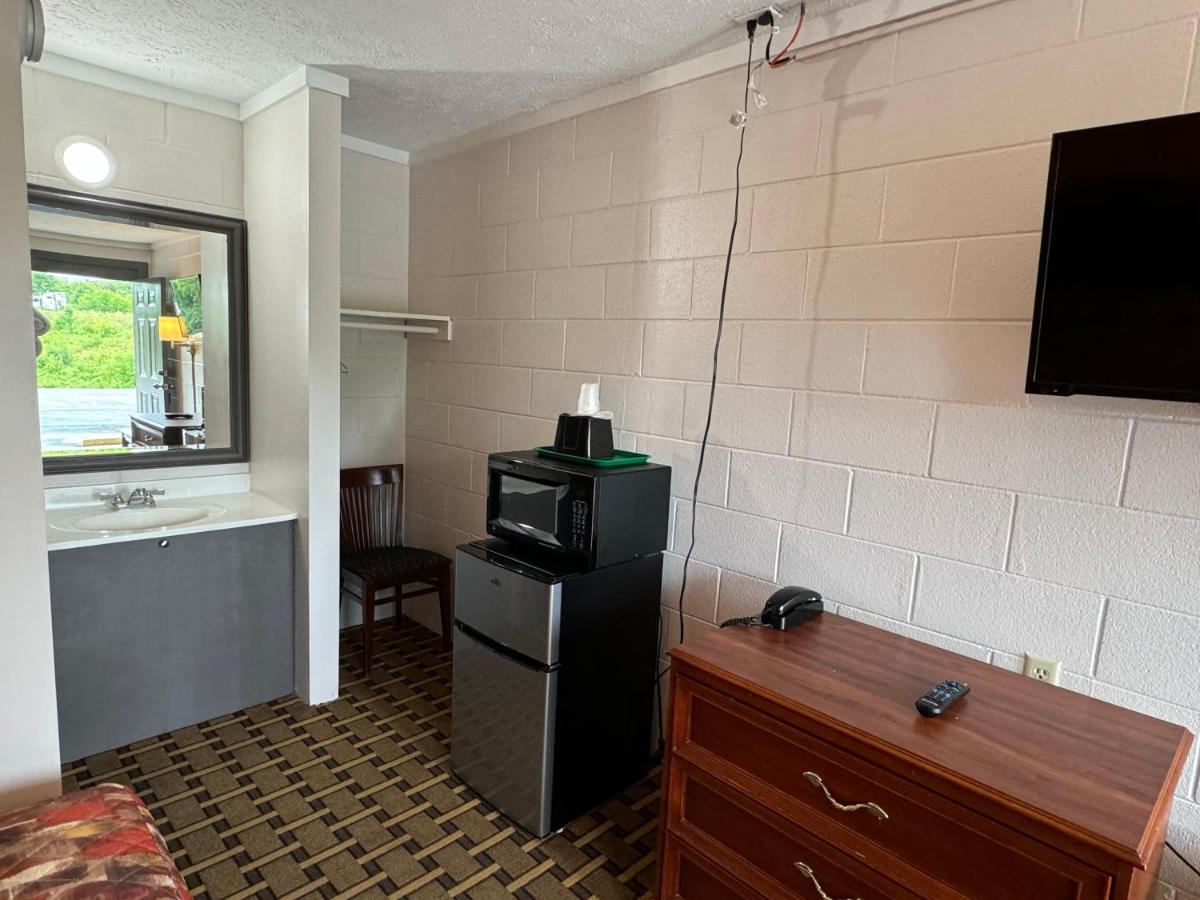 | Economy Inn