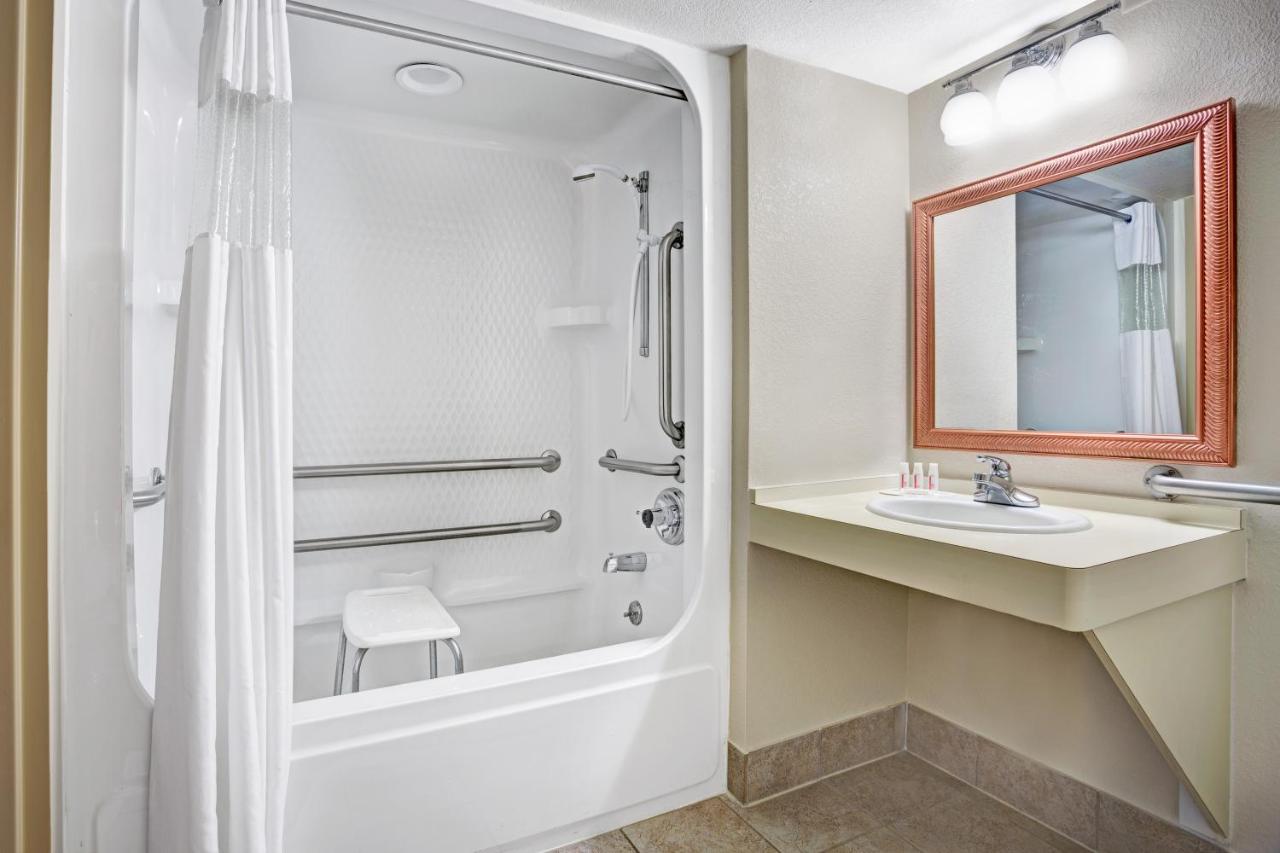 Double Room - Disability Access/Non-Smoking at Travelodge by Wyndham Iowa City