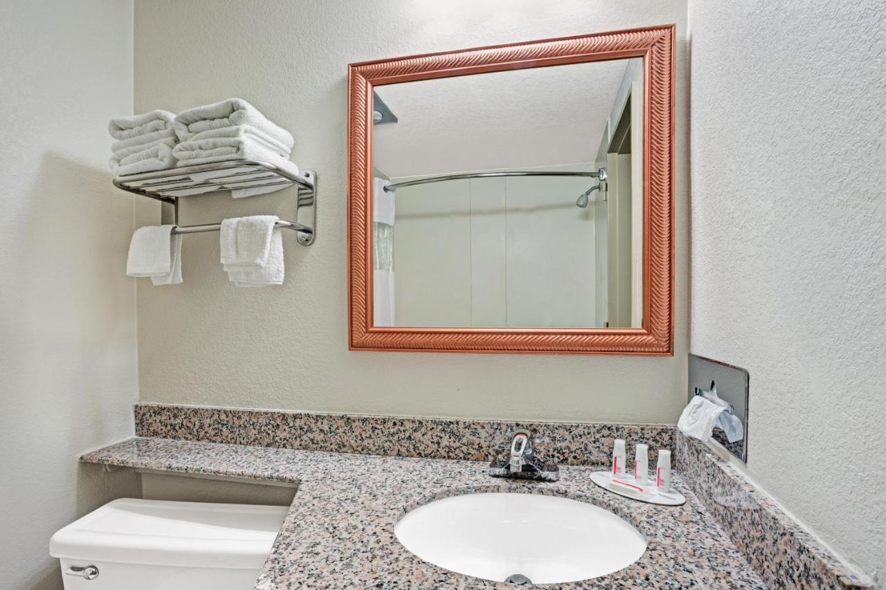 Double Room - Disability Access/Non-Smoking at Travelodge by Wyndham Iowa City