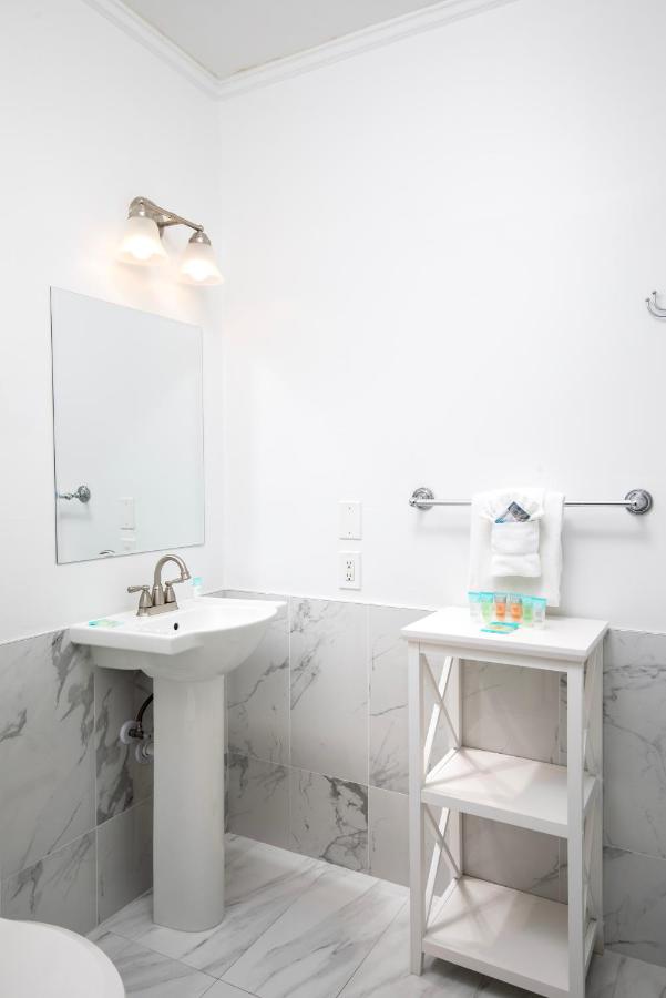  | The Southernmost Inn - Adults Only