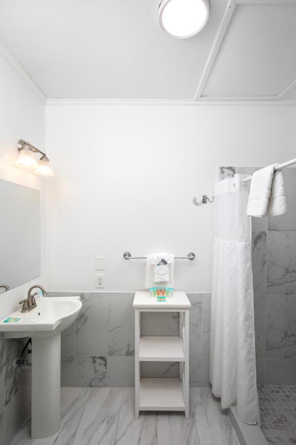  | The Southernmost Inn - Adults Only