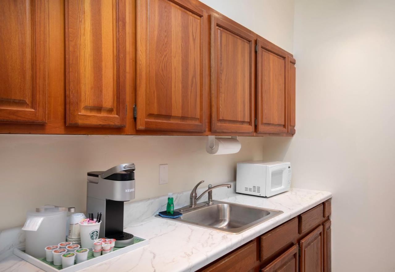  | The Southernmost Inn - Adults Only