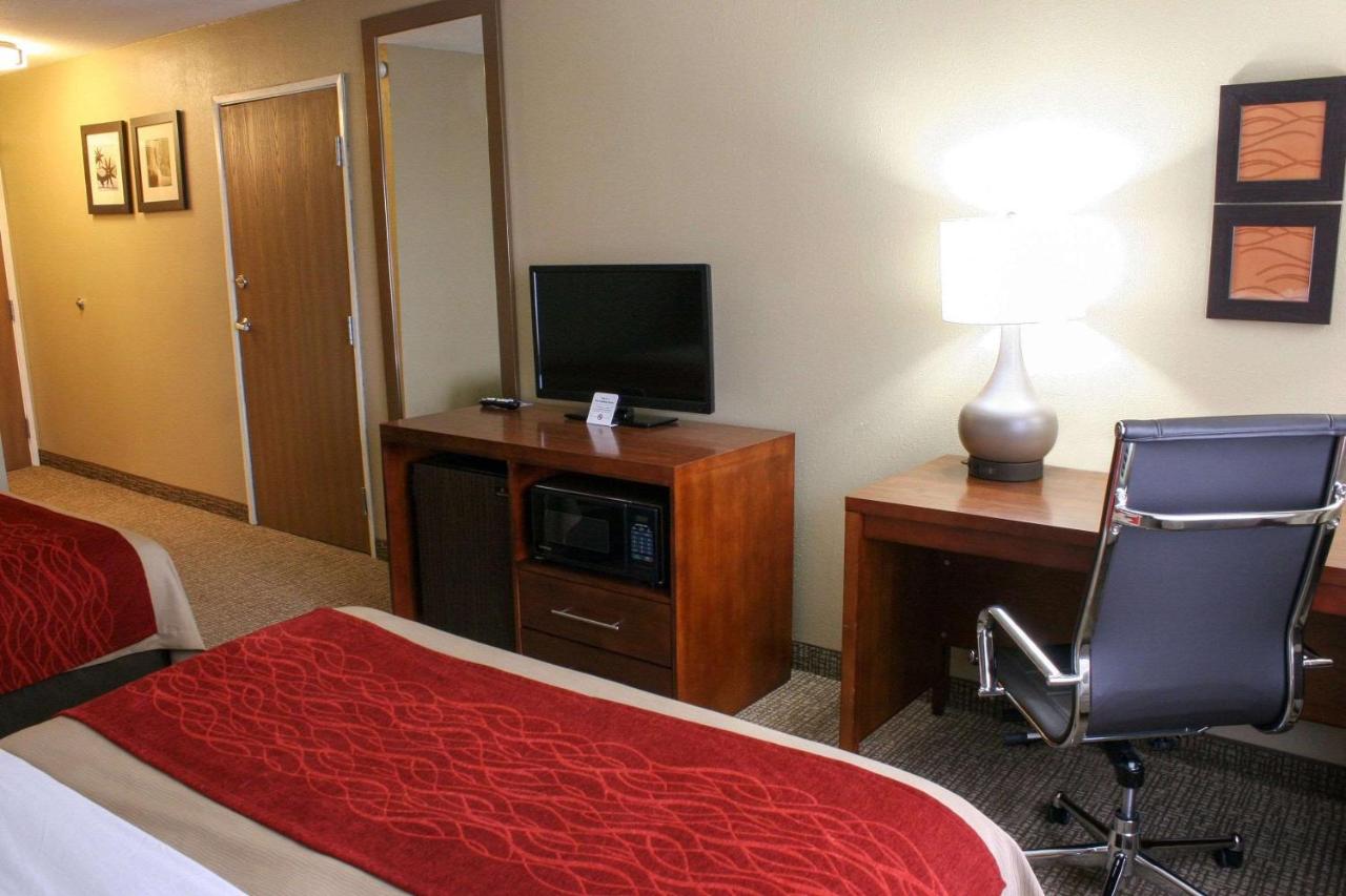 Queen Room with Two Queen Beds - Non-Smoking at Comfort Inn Ellensburg