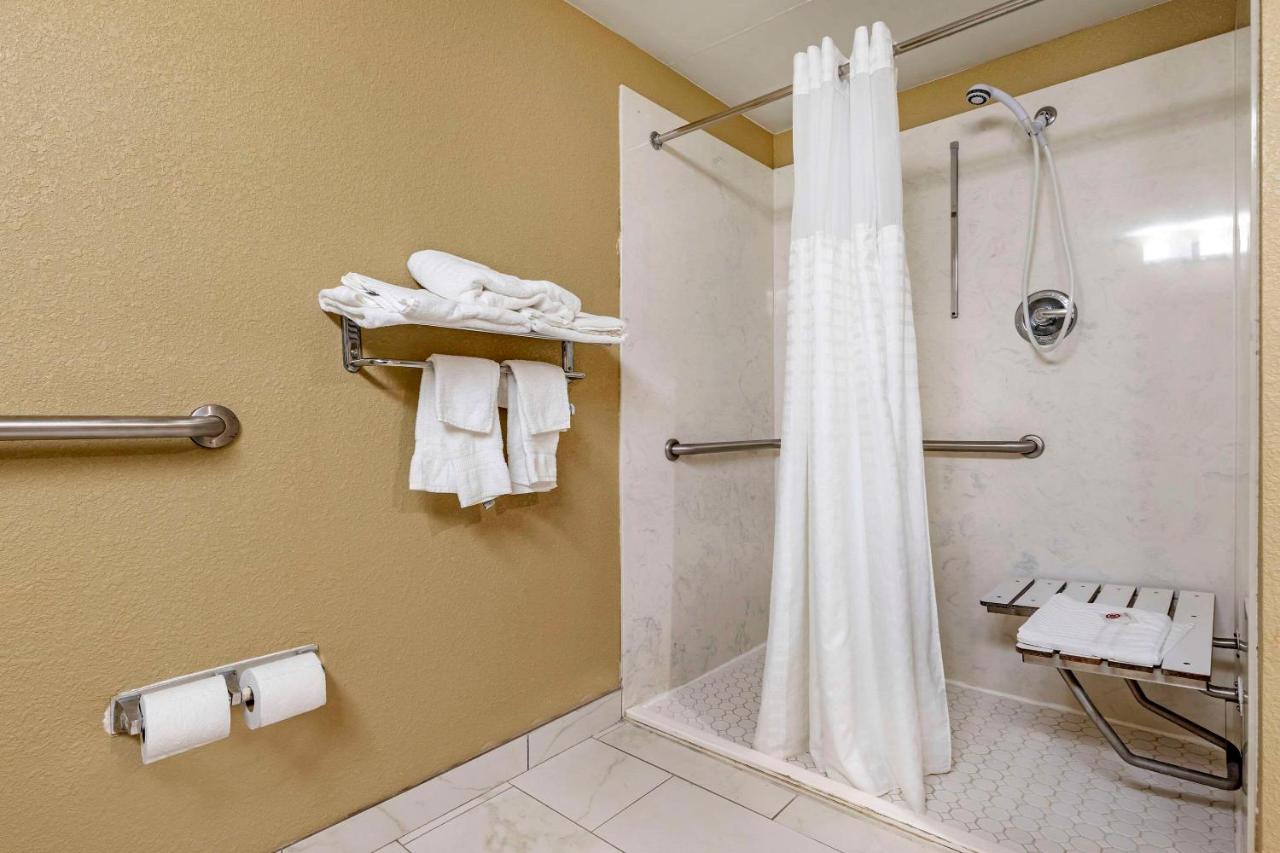 King Room - Disability Access/Non-Smoking at Comfort Inn & Suites Mocksville I-40