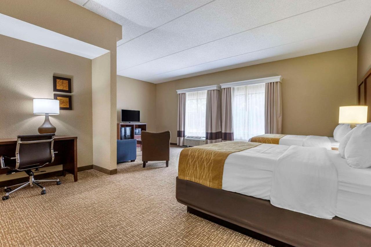 Queen Suite with Two Queen Beds and Sofa Bed at Comfort Inn & Suites Mocksville I-40