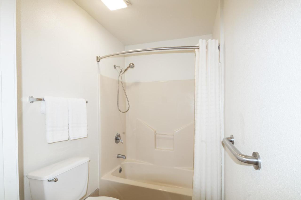 King Room - Non-Smoking at Travelodge by Wyndham Temple