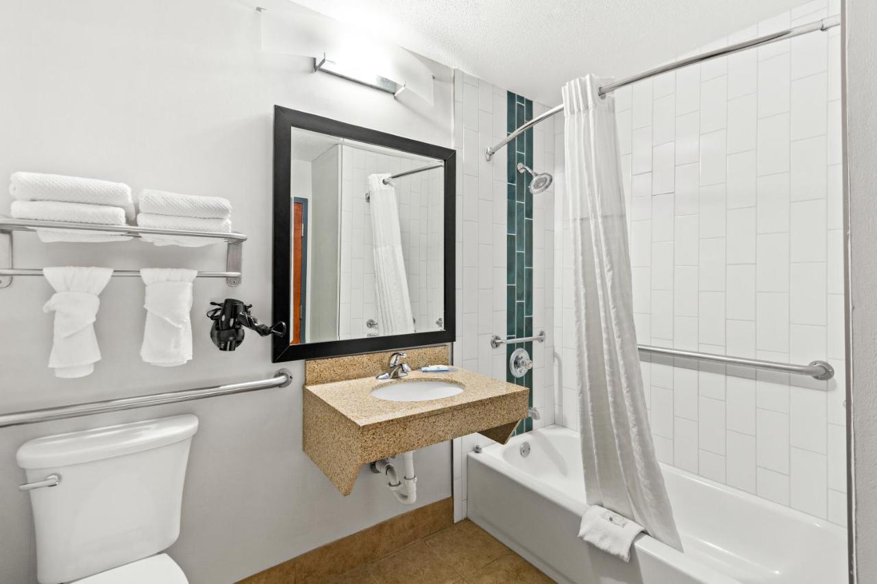 King Room - Accessible/Non-Smoking at Quality Inn Dry Ridge