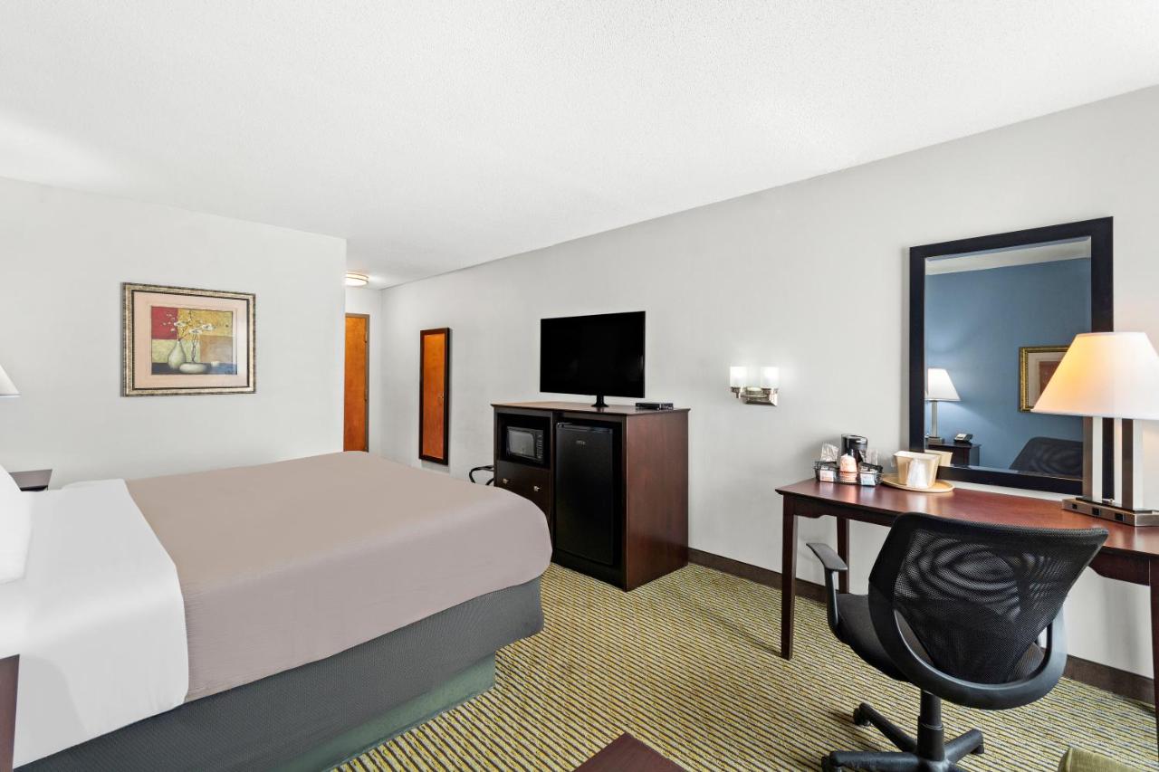 King Room - Non-Smoking at Quality Inn Dry Ridge