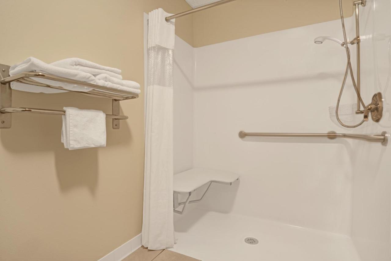 Queen Room - Disability Access/Non-Smoking at Days Inn by Wyndham Laramie