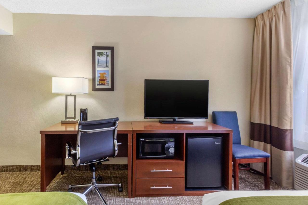Double Room with Two Double Beds - Disability Access/Non-Smoking at Comfort Inn St Petersburg North